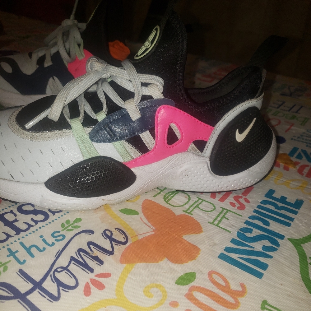 Nike - Picture 6 of 7